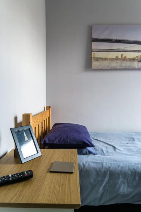 5 Bedroom House, Free Parking, Near Football, Sleeps 8 * Liverpool